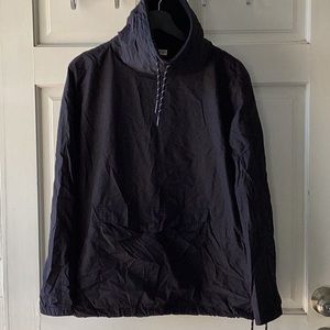 Send-used Sweater/Jacket in nylon from the outside and fleece on the inside.